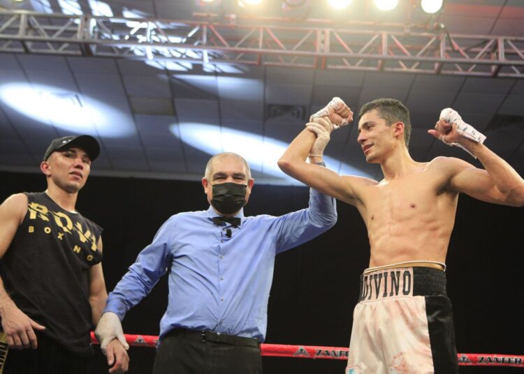 Vence por decisión unánime «Divino» Espinoza a «Chinito» Ornelas en velada boxística