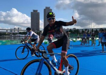 Cumplen Grajales y Pérez participación individual en triatlón de Tokio 2020