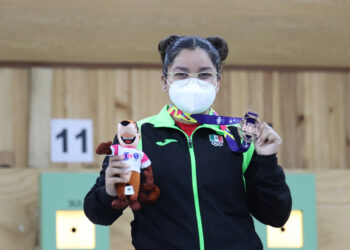Andrea Ibarra debuta en Cali-Valle 2021 con bronce en tiro deportivo