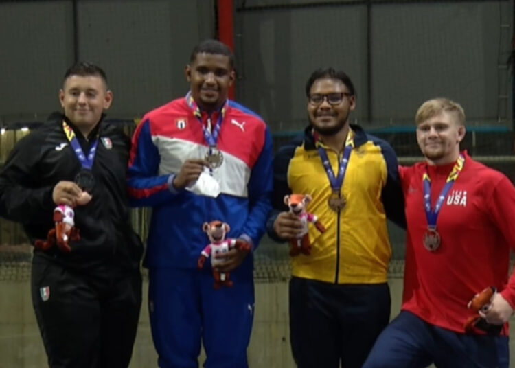 Con cuatro medallas, inicia la lucha mexicana en Cali