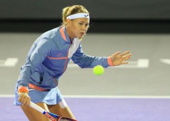 Marie Bouzkova va por el pase a cuartos de final