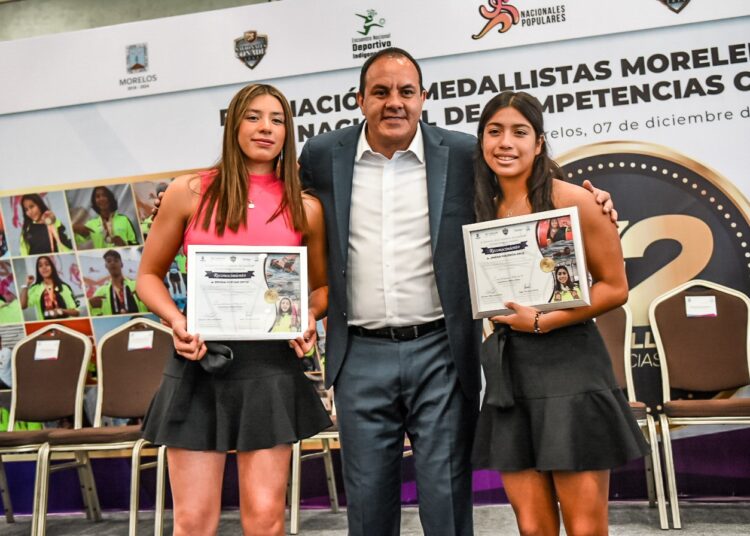 Reconoce nadadora morelense apoyo de Cuauhtémoc Blanco en materia deportiva