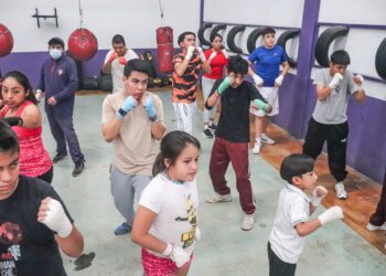 Morelos dice presente para clase masiva de boxeo