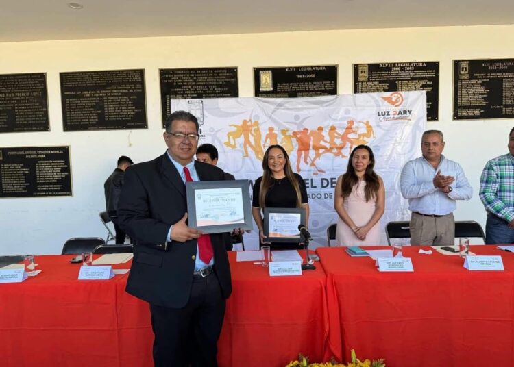 ENTREGA DIPUTADA LUZ DARY QUEVEDO RECONOCIMIENTO A DESTACADOS CRONISTAS DEPORTIVOS DE MORELOS